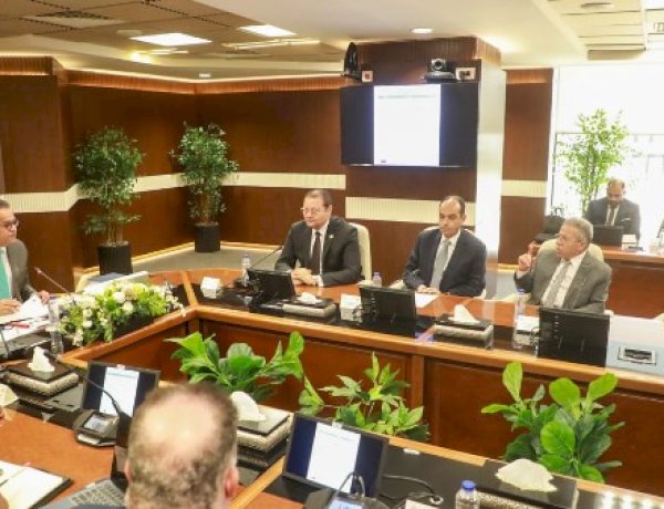 وزير الصحة يترأس الاجتماع الثاني للجنة العليا لرفع مستوى جودة خدمات الرعاية الصحية وسلامة المرضى