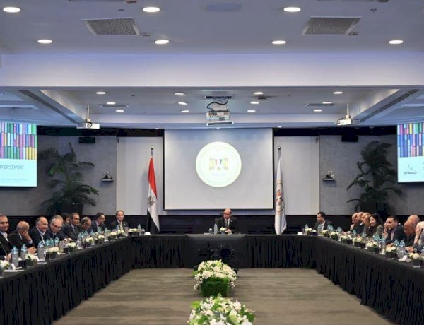 وزير الاستثمار يلتقي مجموعة موانئ دبي والمجالس التصديرية لبحث الشراكة لزيادة نفاذ الصادرات المصرية في إفريقيا