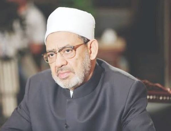 شيخ الأزهر يهنئ أوائل الثانوية الأزهرية هاتفيا.. ويؤكد: وطنكم يعقد عليكم الآمال