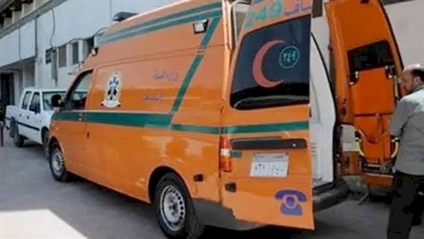 الدفع بـ 3 سيارات إسعاف إلى موقع انقلاب ميكروباص في ترعة الفاروقية بسوهاج