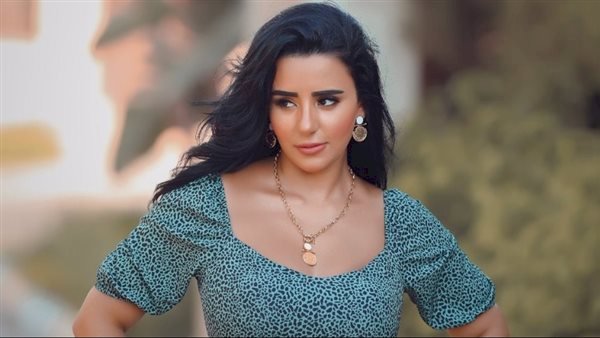 وفاة والد الفنانة إيمان سلامة.. وتطلب الدعاء له بالرحمة والمغفرة