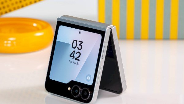 سامسونج تدرس إلغاء سلسلة Galaxy Z Flip نهائياً بعد جيل Flip 8