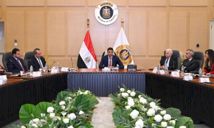 وزارة الصناعة تستضيف ورشة عمل للتعريف بمبادرة شمس الصناعة وتعزيز كفاءة الطاقة بحضور 25 شركة متخصصة