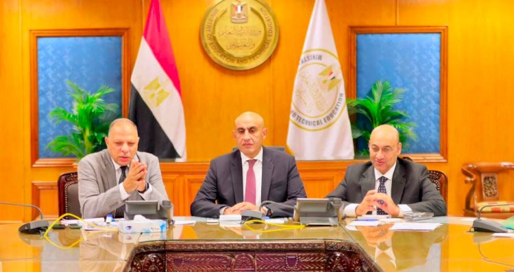 وزير التعليم يتابع من غرفة العمليات انتظام آخر أيام امتحانات الثانوية العامة ويشيد بجهود القائمين عليها