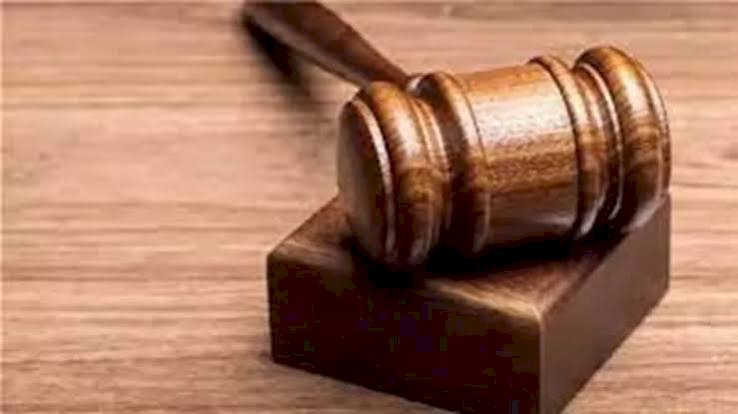 السجن 10 سنوات لعامل و5 لآخر بتهمة سرقة شخص بالإكراه فى سوهاج