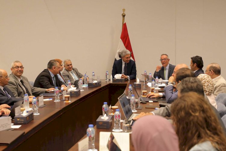 وزير السياحة والآثار يترأس اجتماع مجلس إدارة هيئة المتحف المصري الكبير