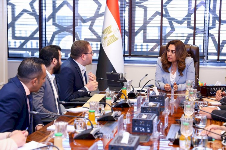 وزيرة التنمية المحلية تتابع جاهزية منظومة النظام الرقمي المتكامل لتقييم الأثر البيئي