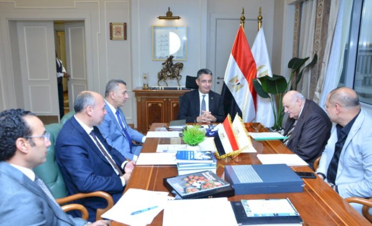 وزير التموين يلتقي رئيس الشعبة العامة للمخابز لمتابعة انتظام عمل المخابز البلدية المدعمة