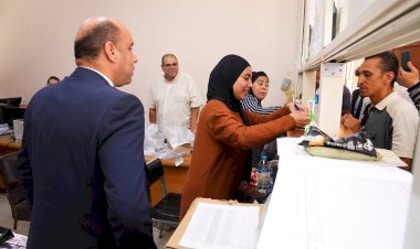 وزير العمل يفاجئ مديرية عمل القاهرة: خدمة المواطن أولوية.. وتوجيهات الرئيس السيسي منهج للعمل اليومي