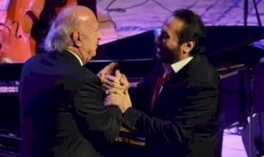 علي الحجار يكرّم عمر خيرت في تاسع حفلات 100 سنة غنا على مسرح الأوبرا