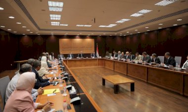 وزير السياحة يبحث مع قيادات الوزارة والآثار تحديات العمل وفرص تطوير الأداء المؤسسي