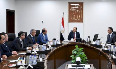 رئيس الوزراء يتابع الجهود المبذولة لتطوير آلية الدعم النقدي السلعي