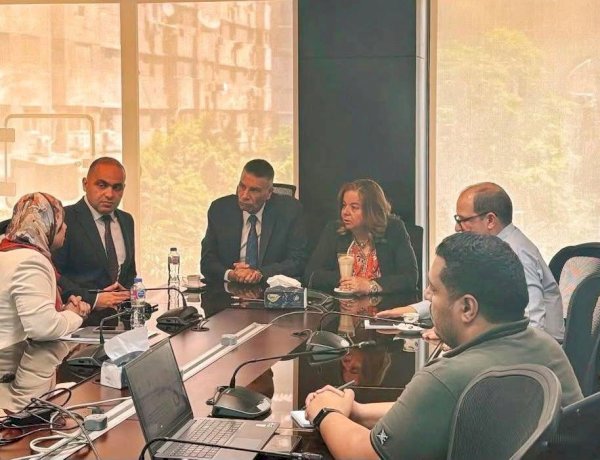 مي عبد الحميد تستقبل محافظ جنوب سيناء بمقر صندوق الإسكان الاجتماعي