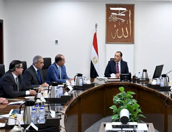 رئيس الوزراء يتابع الجهود المبذولة لتطوير آلية الدعم النقدي السلعي