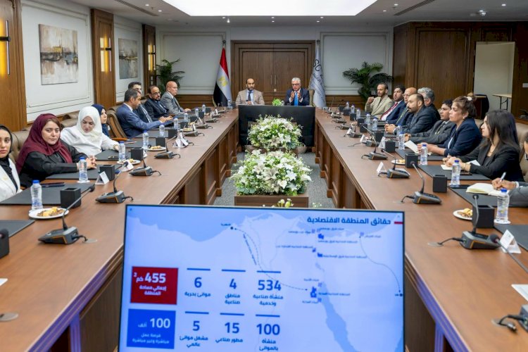 رئيس المنطقة الاقتصادية لقناة السويس يستقبل وفدًا عُمانيًا لبحث فرص التعاون والاستثمار