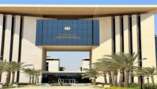 مصر تهيب بوسائل الإعلام الأجنبية تحري الدقة في تناول حادث استهداف السفينتين بميناء دمياط