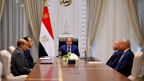 الرئيس السيسي يتابع تطورات مشروعات القطار الكهربائي السريع والمونوريل