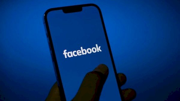 وداعا للحسابات الوهمية.. فيسبوك يطلق شارة تحقق مجانية باللون الأبيض