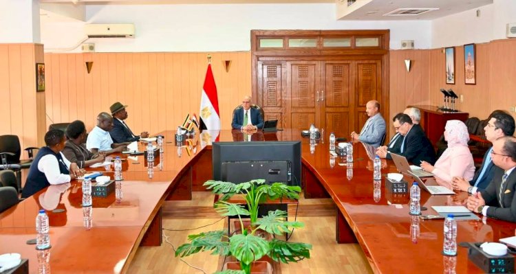 وزير الري يبحث مع الوفد الأوغندي تعزيز التعاون في مكافحة الحشائش المائية بالبحيرات العظمى