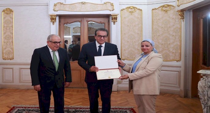 وزير الصحة يُكرم فرق التمريض بعيادات مدينة نصر ومدير عيادة التأمين الصحي بالفرع