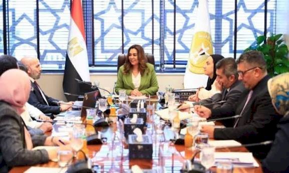 وزيرة التنمية المحلية تتابع تنفيذ مشروع استعادة وزراعة أشجار المانجروف على سواحل البحر الأحمر