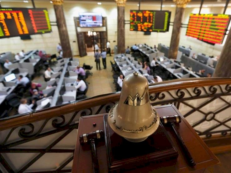 هبوط المؤشر الرئيسى للبورصة بمستهل التعاملات بضغوط تراجع أسهم قيادية