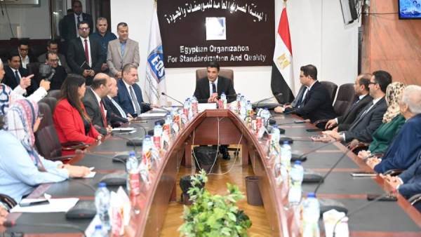 وزير الصناعة يتفقد هيئة المواصفات والجودة لمتابعة الخدمات الفنية المقدمة للمصانع والشركات