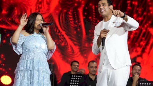 محمود الليثي يحتفي بشيرين عبدالوهاب: «عودة صوت مصر»