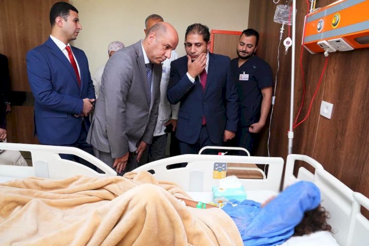 وزير العمل يتفقد مصابي حادث «عمال الدواويس» بالإسماعيلية ويؤكد دعم أسر الضحايا