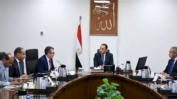 رئيس الوزراء يتابع مع وزير التخطيط عددا من ملفات العمل