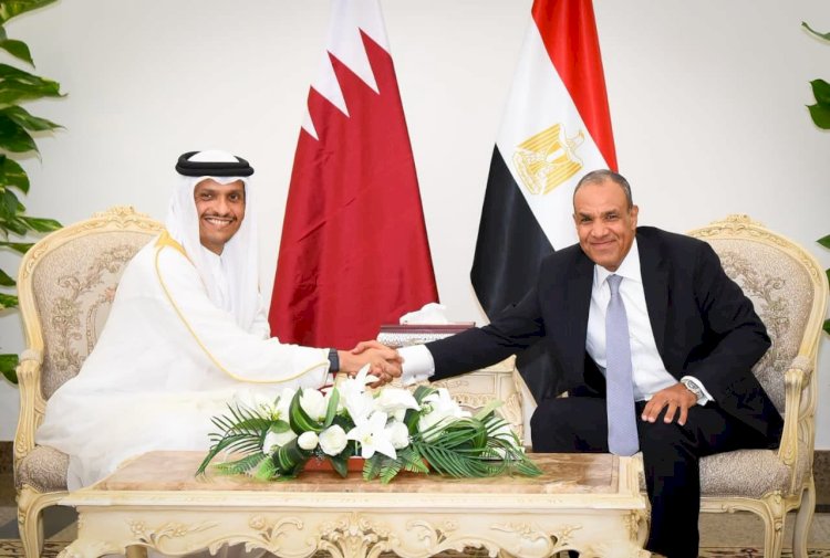 وزير الخارجية يبحث مع رئيس مجلس الوزراء قطر الشقيقة تعزيز العلاقات الثنائية