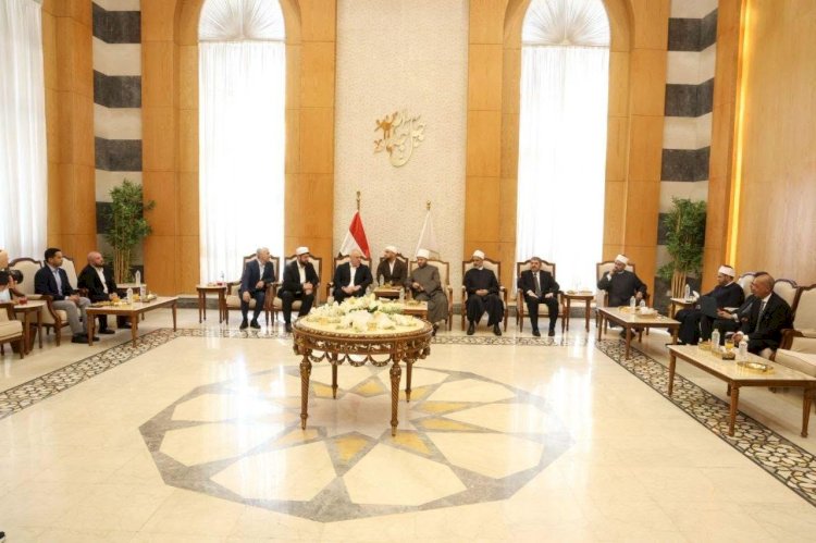 وزير الأوقاف يستقبل وفدًا من داغستان بمسجد مصر الكبير