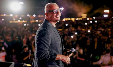 عمرو دياب يشعل الأهرامات بأشهر أغانيه وسط حضور جماهيرى ضخم