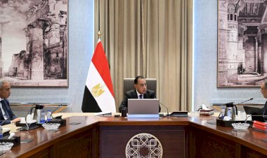 رئيس الوزراء يتابع ملفات عمل المركز الوطني لتخطيط استخدامات أراضي الدولة