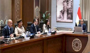 رئيس الوزراء يعقد اجتماعاً لاستعراض موقف أحد المشروعات الكبرى بمدينة العلمين الجديدة