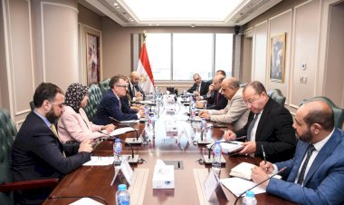 الكهرباء والتخطيط تبحثان فرص الاستثمار في تحلية مياه البحر واستخلاص الأملاح والعناصر النادرة من خلال استغلال البنية الأساسية القائمة