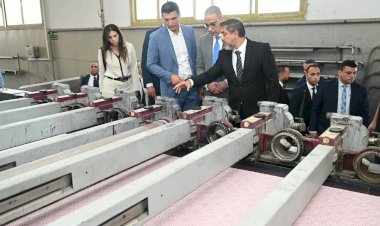 وزير الصناعة يتفقد مصنعين للصناعات النسيجية والتريكو والصباغة والطباعة والتجهيز بالمنطقة الصناعية الرابعة