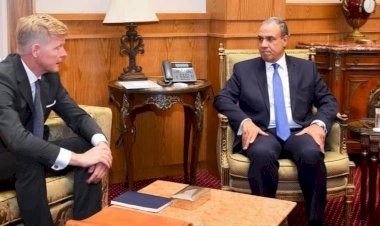 وزير الخارجية يبحث مع المبعوث الخاص للأمين العام للأمم المتحدة لليمن آخر تطورات الأوضاع باليمن