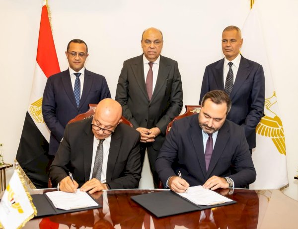 وزير الطيران يشهد توقيع بروتوكول تعاون بين الشركة المصرية للمطارات وأكاديمية مصر للطيران