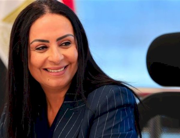 وزيرة التضامن الاجتماعي توجه فريق التدخل السريع بفحص شكوى لسيدة مسنة بمحافظة السويس
