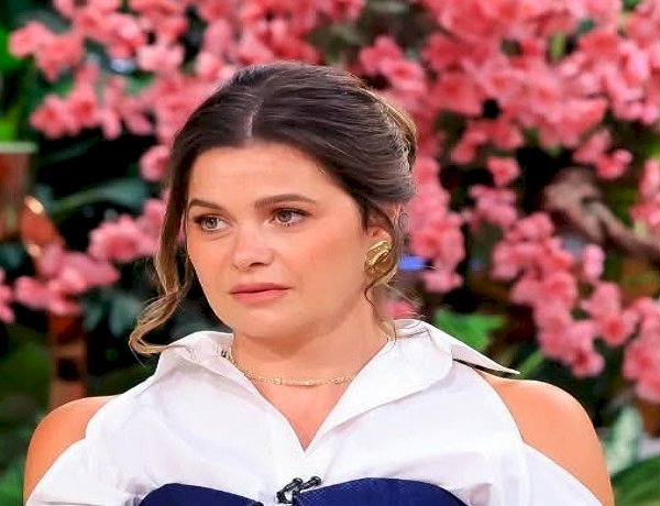 تكريم يسرا اللوزى فى افتتاح الدورة الأولى لمهرجان المنصورة لسينما الأطفال