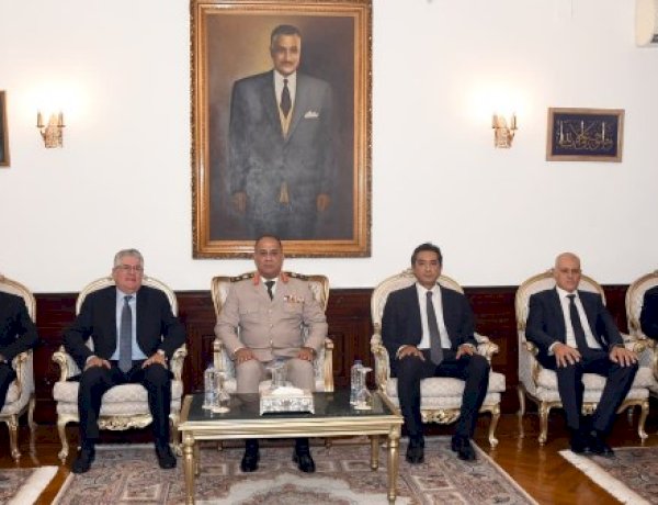 الرئيس السيسي ينيب وزير الدفاع للمشاركة فى إحياء الذكرى السنوية لرحيل الزعيم جمال عبد الناصر