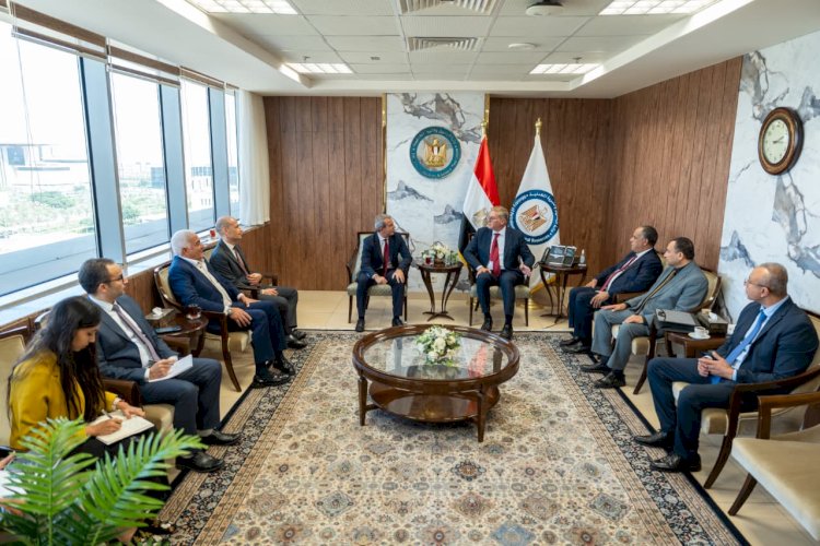 وزير البترول يبحث مع وفد «إيني» الإيطالية التعجيل بتنمية الاكتشافات الجديدة وزيادة الإنتاج