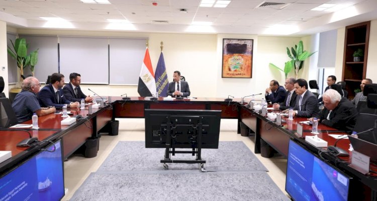 وزير الاتصالات: تطوير البنية التحتية الرقمية الدولية لتعزيز مكانة مصر كممر عالمي لنقل البيانات