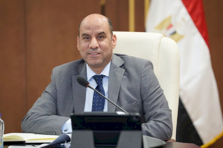 وزير العمل يعتمد معايير منح ترخيص مراكز التدريب المهني الخاصة لتدريب "مساعدي الخدمات الصحية"