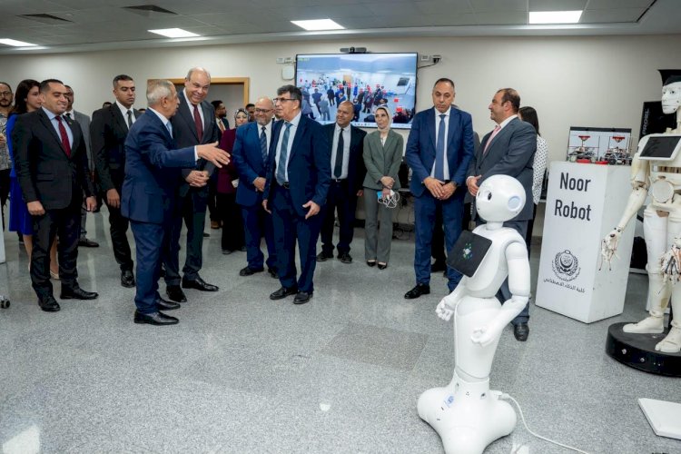 وزير الطيران المدني يتفقد فرع الأكاديمية العربية بالعلمين الجديدة ويشيد بإمكاناته التعليمية والتكنولوجية