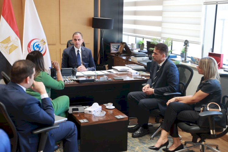 نائب وزير الصحة يبحث مع «داتافلو» توسيع التعاون في التحقق من تراخيص مزاولة المهنة