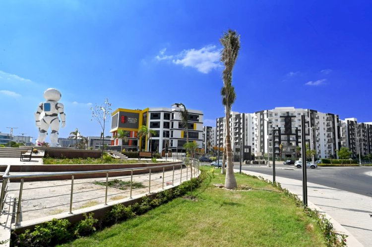 وزيرة الإسكان تتابع معدلات تنفيذ المشروعات والخدمات بالعاصمة الإدارية الجديدة