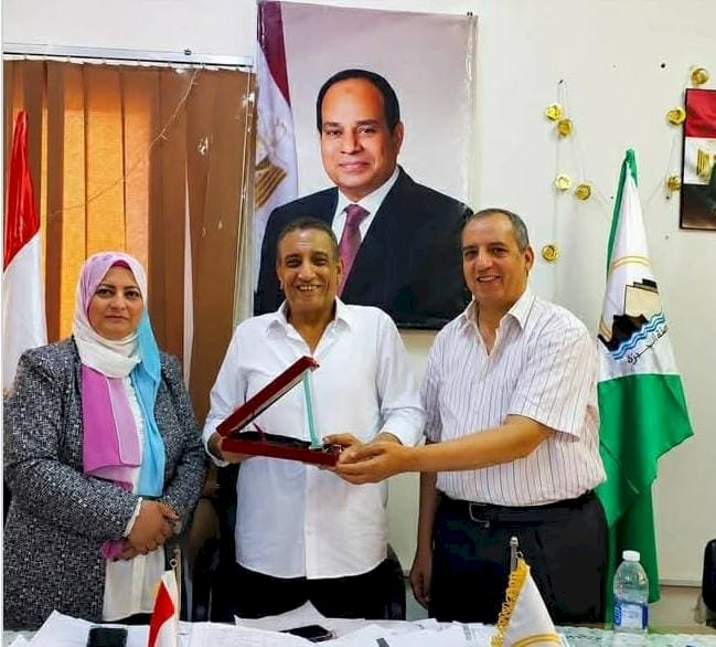 إدارة شمال الجيزة تكرم أنسي خليل باسيلي موجه أول الرياضيات 