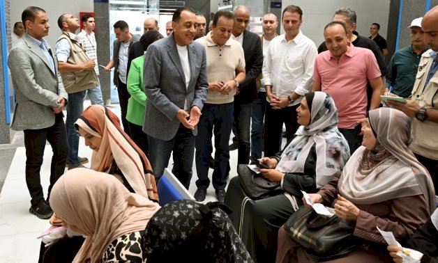 رئيس الوزراء يتفقد مركز طب الأسرة بقرية الجزيرة الخضراء في مطوبس ضمن جولته بمشروعات "حياة كريمة" بكفر الشيخ